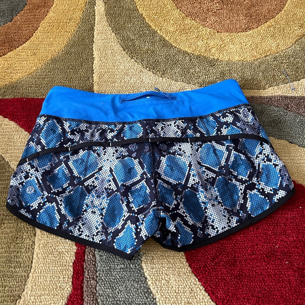 NWOT Lululemon Speed Up Shorts Low Rise 2.5’ Mini Ziggy Snakeskin Caspian Blue 6